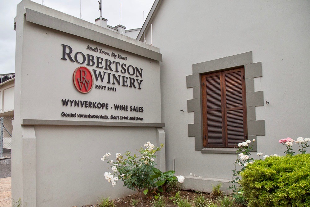 Workers at Robertson Winery take on employers again GroundUp